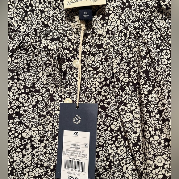 NWT Universal threads women’s blouse - Picture 3 of 4